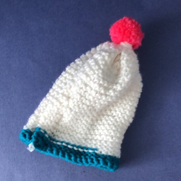 NWOT Vintage Hand-Knitted Made-in-Canada White & Blue Beanie with Pom Pom - Picture 2 of 3